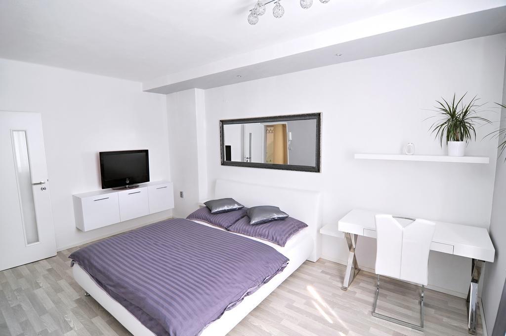 Avax Apartment Либерец Екстериор снимка